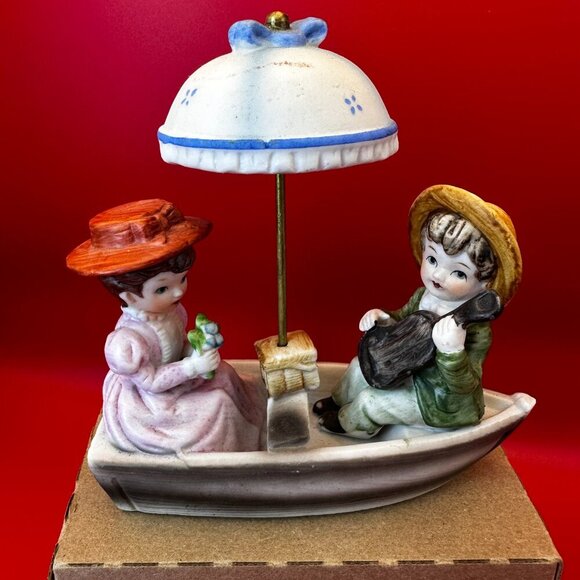 VTG 1960's LEGO BOY AND GIRL IN BOAT w/UMBRELLA, PORCELAIN FIGURINE - Picture 1 of 6
